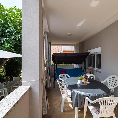 Franica Apartament *