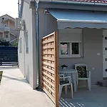 דירה Franica *