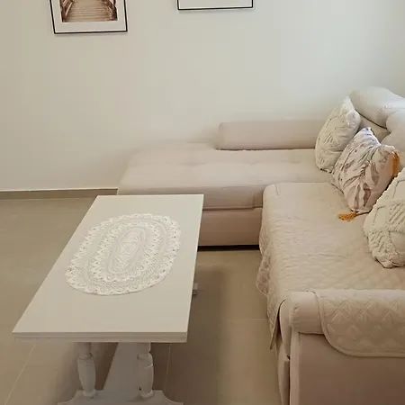 Franica شقة زادار