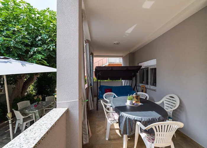 Franica Διαμέρισμα *